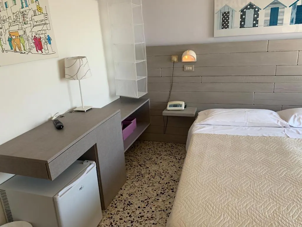 Hotel B&B Viamare Milano Marittima 3*,  Italië